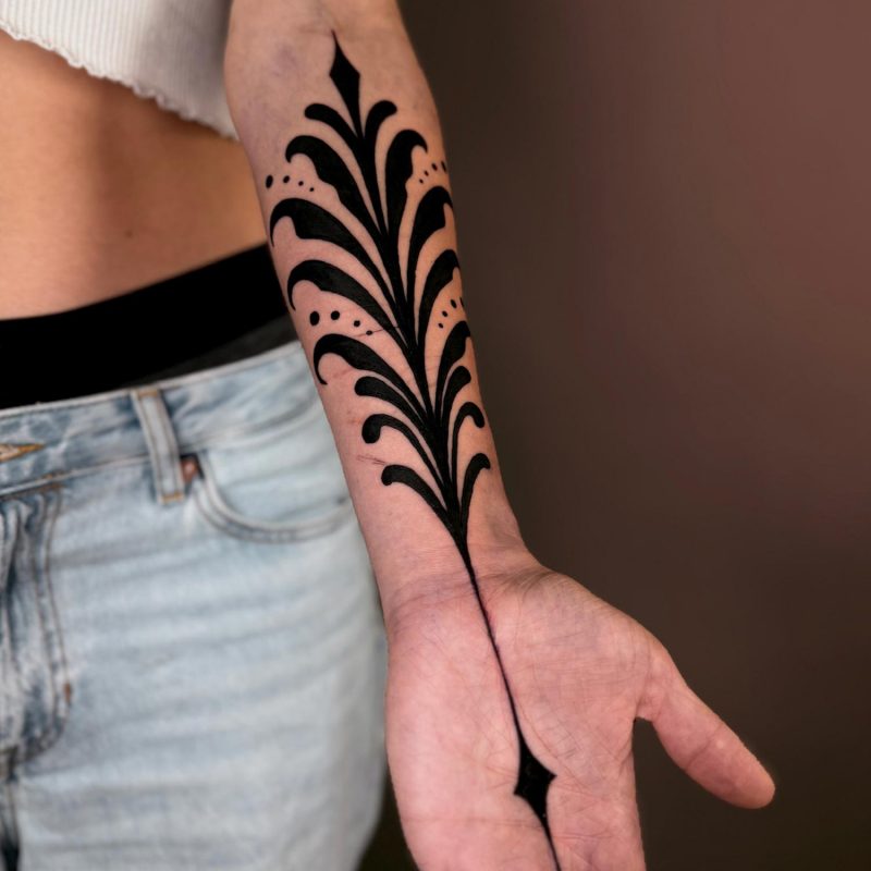 Addi Asha, Floral Ornamental Tätowierer aus Bochum, NRW