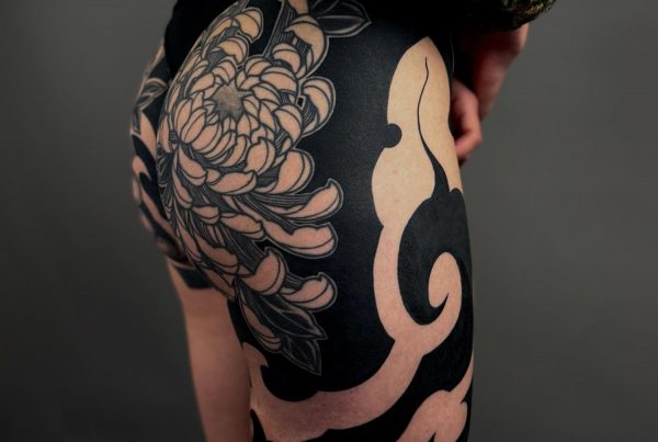 Addi Asha, Heavy Blackwork Tätowierer aus Bochum, NRW