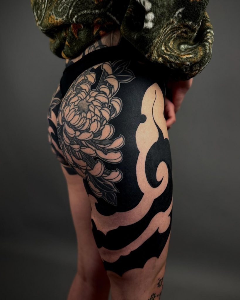 Addi Asha, Heavy Blackwork Tätowierer aus Bochum, NRW